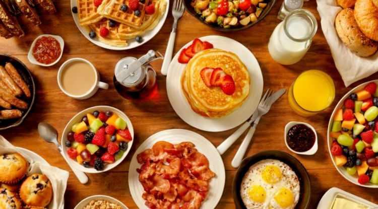 <p><span style="color:#0000CD"><strong>Uzmanlar, sabah saatlerinde t&uuml;ketildiğinde mide asidini bozan, ins&uuml;lin dengesini alt&uuml;st eden bazı besinleri a&ccedil;ıkladı. İşte detaylar...</strong></span></p>
