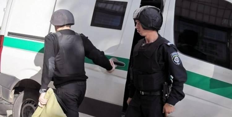 İki &uuml;lke arasında kriz: El konulan ara&ccedil;tan milyonlarca euro, dolar ve altın &ccedil;ıktı