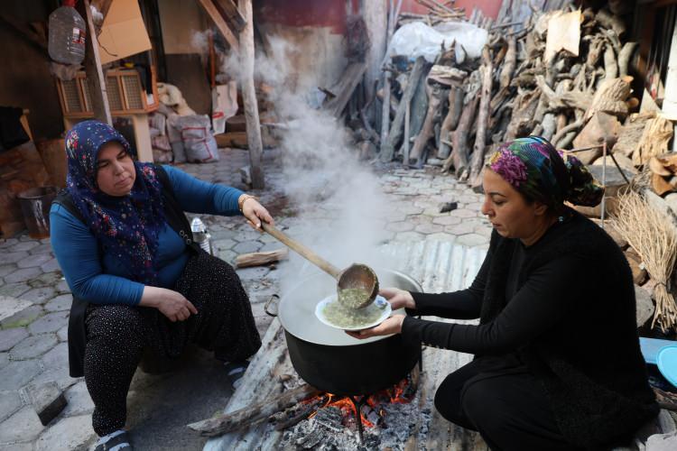 Bu otu yerken 2 kez d&uuml;ş&uuml;n&uuml;n: Doğada zehirli, kazanda şifalı 
