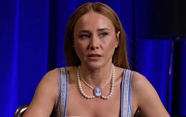 <p><strong>&Uuml;nl&uuml; oyuncu Bur&ccedil;in Terzioğlu, 2009&ndash;2011 yılları arasında yayınlanan, oyuncu kadrosu ve s&uuml;r&uuml;kleyici hikayesiyle geniş bir izleyici kitlesine ulaşan fenomen dizi Ezel ile ilgili dikkat &ccedil;eken bir a&ccedil;ıklamada bulundu.</strong></p>
