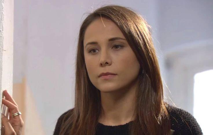 <p><strong>Terzioğlu, dizide &ouml;nce Dayı'nın kıymetli kızı, ardından Kerpeten Ali'nin eşi olarak izleyici karşısına &ccedil;ıkmıştı. Başarılı oyuncu, yoğun set temposunda usta isimlerle aynı karavanı paylaştığını belirterek o g&uuml;nleri şu s&ouml;zlerle anlattı:</strong></p>
