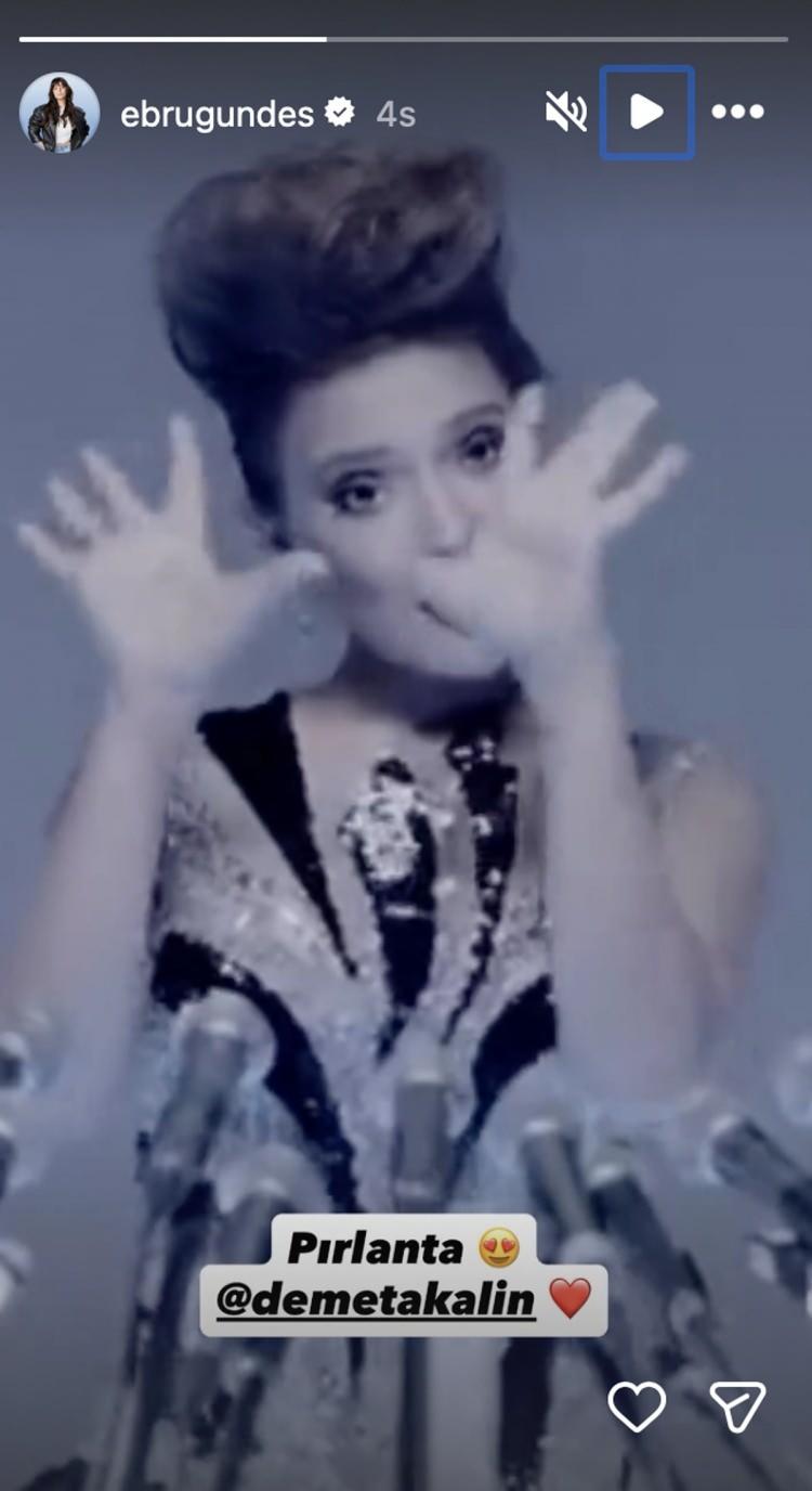 <p><span style="color:#B22222"><strong>EBRU G&Uuml;NDEŞ</strong></span></p>
