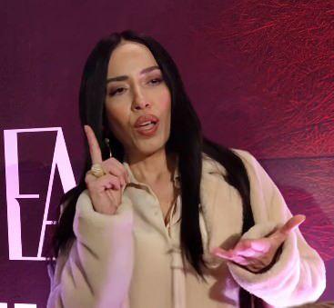 <p><strong>&Uuml;nl&uuml; şarkıcı Burcu G&uuml;neş, Demet Akalın sorusuna verdiği yanıtla adeta yeni bir tartışmanın fitilini ateşledi.</strong></p>
