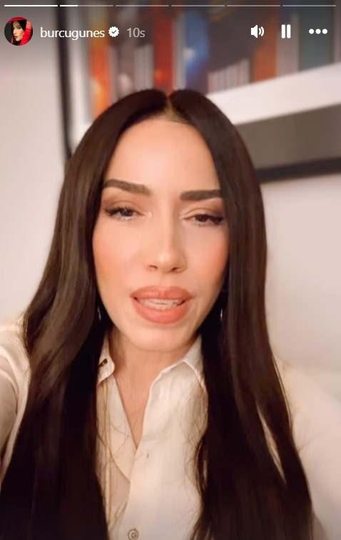 <p><span style="color:#B22222"><strong>"TOPLUMSAL BİR KAOS GE&Ccedil;İRİYORUZ"</strong></span></p>

<p><strong>M&uuml;zik sekt&ouml;r&uuml;nde hak edilen durumların olmadığına dikkat &ccedil;eken G&uuml;neş, s&ouml;zlerini ş&ouml;yle s&uuml;rd&uuml;rd&uuml;:</strong></p>

<p><span style="color:#800080"><em><strong>"Bence &uuml;lkemizde birtakım insanların her sekt&ouml;rden her konudan olabilir, bulundukları yerlere nasıl geldiklerini, neler yaptıklarını, ne kadar nitelikli olduklarını, ger&ccedil;ekten o yere haklarıyla gelip gelmediklerini veyahut da ne kadar emektar olduklarını hi&ccedil; sorgulamadığımız bir kaos ge&ccedil;iriyoruz bence. Toplumsal bir kaos."</strong></em></span></p>
