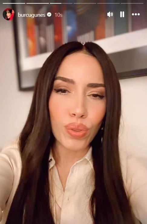 <p><span style="color:#B22222"><strong>"KENDİME YAKIŞTIRAMIYORUM"</strong></span></p>

<p><em><span style="color:#800080"><strong>"Pop&uuml;ler k&uuml;lt&uuml;re hizmet edilen bu d&uuml;nyanın i&ccedil;erisindeki belirli fig&uuml;rlerle ilgili sorular da soruldu. Ben de fikirlerimi, d&uuml;ş&uuml;ncelerimi dile getirdim. Bu r&ouml;portajda benim kendi mesleğimle ilgili, kendi yıllardır emek verdiğim alanla ilgili bana bir soru sorulduğu zaman bazı şeyleri ciddiyetsiz bir şekilde es ge&ccedil;erek ya da &ouml;nemsiz bir konuymuş gibi konuşmak &ccedil;ok kendime yakıştırabildiğim bir şey değil. &Ccedil;&uuml;nk&uuml; bunlar ger&ccedil;ekten &ouml;nemli konular ve bence toplumumuzda bunlardan &ccedil;ok fazla etkileniyor."</strong></span></em></p>
