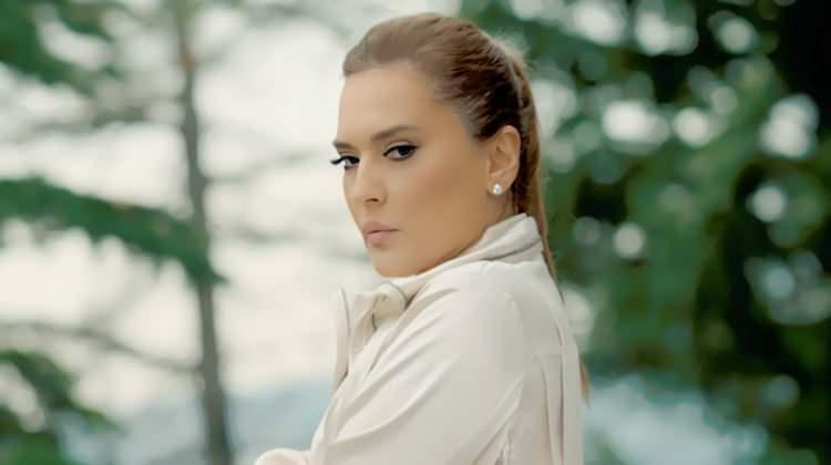 <p><span style="color:#B22222"><strong>EBRU G&Uuml;NDEŞ'TEN MERVE &Ouml;ZBEY'E...</strong></span></p>

<p><strong>B&uuml;y&uuml;yen tartışmaya Ece Se&ccedil;kin, Beng&uuml;, Ebru G&uuml;ndeş, Simge Sağın, İrem Derici, G&uuml;liz Ayla, Merve &Ouml;zbey gibi bir&ccedil;ok &uuml;nl&uuml; isimden tepki paylaşımları geldi.</strong></p>
