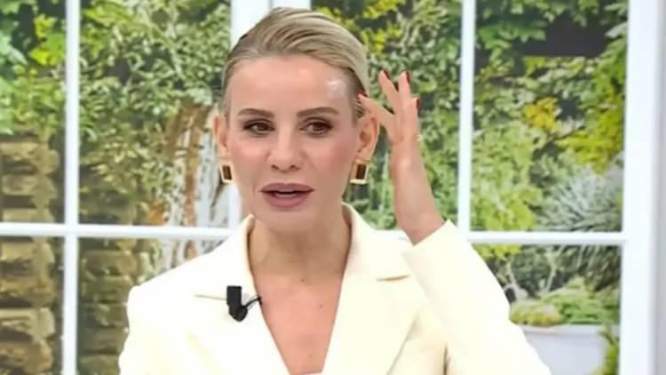 <p><strong>Profesyonelliğinden &ouml;d&uuml;n vermeyen Erol, yaşanan talihsiz kazanın ardından yayına alnı bantlı bir şekilde &ccedil;ıktı.&nbsp;</strong></p>
