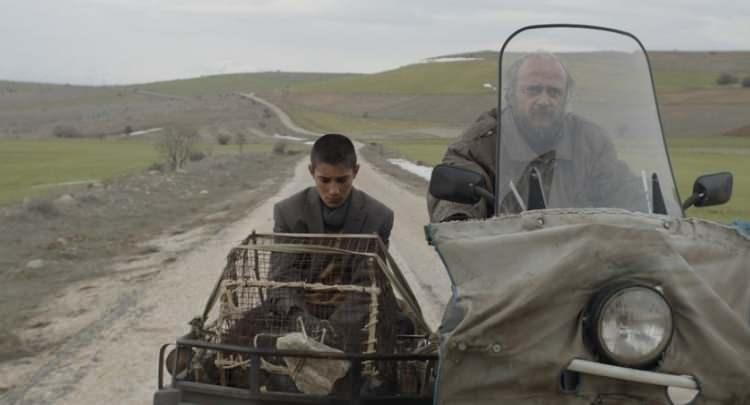 <p><strong>Filmin diğer aldığı &ouml;d&uuml;ller ise, Ankara Film Festivali'nde İnci Demirkol <span style="color:#800000">En İyi Film</span>, Onat Kutlar<span style="color:#800000"> En İyi Senaryo </span>ve FİLM-Y&Ouml;N <span style="color:#800000">En İyi Y&ouml;netmen</span>; Boğazi&ccedil;i Film Festivali'nde ise <span style="color:#800000">En İyi Y&ouml;netmen, En İyi G&ouml;r&uuml;nt&uuml; Y&ouml;netmenliği ve FİYAB En İyi Yapımcı &ouml;d&uuml;llerinin</span> sahibi oldu.</strong></p>
