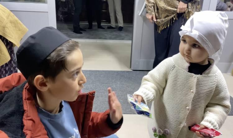 &Ccedil;orum'da cennet kuşlarına teravih sonrası anlamlı s&uuml;rpriz 