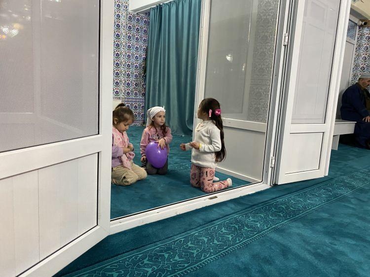 &Ccedil;orum'da cennet kuşlarına teravih sonrası anlamlı s&uuml;rpriz 