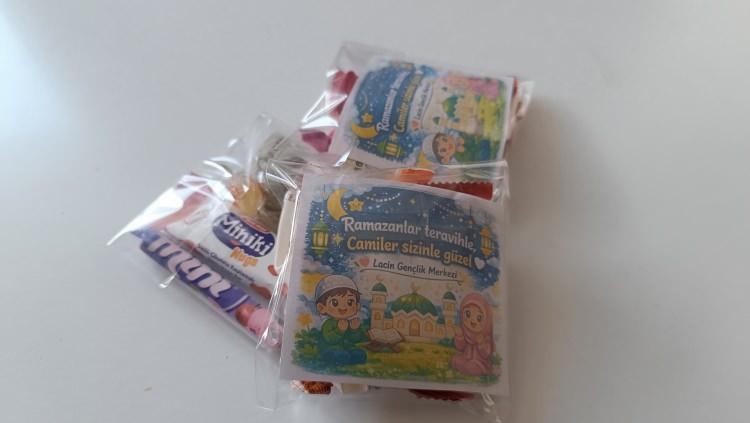 &Ccedil;orum'da cennet kuşlarına teravih sonrası anlamlı s&uuml;rpriz 