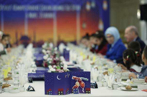 <p>&Ccedil;ocuklar, ge&ccedil;en hafta 72 yaşına giren Cumhurbaşkanı Erdoğan'ın doğum g&uuml;n&uuml;n&uuml; de kutladı.</p>

<p>&nbsp;</p>
