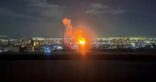 <p><strong>ABD ve İsrail saldırılarına misilleme yapan İran'ın f&uuml;zelerinin Dubai'ye isabet etmesi sonrası b&ouml;lge adeta yangın yerine d&ouml;nm&uuml;ş, can g&uuml;venliği i&ccedil;in hava sahasının u&ccedil;uşa kapatılmasıyla bir&ccedil;ok T&uuml;rk &uuml;nl&uuml; Dubai'de mahsur kalmıştı.</strong></p>
