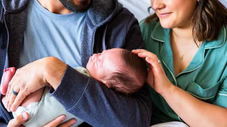 <p><strong>H&uuml;k&uuml;met tarafından hazırlanan ve TBMM Başkanlığına sunulan yeni kanun teklifiyle, doğum ve babalık izin s&uuml;relerinde k&ouml;kl&uuml; değişiklikler yapılması planlanıyor.</strong></p>
