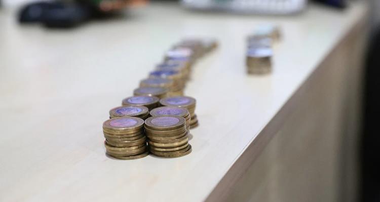 <p>Darphane &uuml;retimi sırasında oluşan hatalar ve teknik kusurlar, bazı madeni paraları daha da nadir hale getirerek koleksiyon değeri kazandırıyor ve &ccedil;ok daha y&uuml;ksek fiyatlara satılmalarını sağlıyor.&nbsp;</p>
