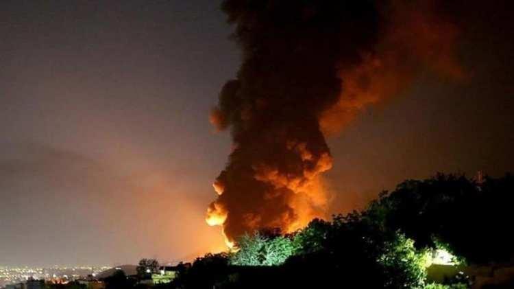 <p><span style="color:#B22222"><strong>ORTA DOĞU'DA SALDIRILAR ŞİDDETLENDİ</strong></span></p>

<p>&nbsp;</p>

<p>Orta Doğu&rsquo;da ABD ve İsrail ile İran arasında yaşanan savaş her ge&ccedil;en g&uuml;n daha da şiddetleniyor. Karşılıklı f&uuml;ze saldırıları ve askeri operasyonlar b&ouml;lgedeki gerilimi tırmandırırken, <strong>&ccedil;atışmaların genişleyebileceği y&ouml;n&uuml;ndeki endişeler de uluslararası kamuoyunda giderek b&uuml;y&uuml;yor.</strong></p>
