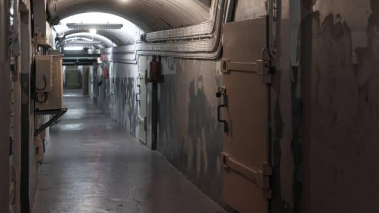 <p><span style="color:#B22222"><strong>İSVİ&Ccedil;RE&nbsp;</strong></span></p>

<p>EN YOĞUN SIĞINAK AĞI.</p>
