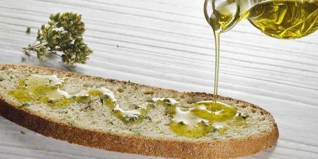 <p><span style="color:#B22222"><strong>24. EKMEK VE ZEYTİNYAĞI</strong></span></p>

<p>&nbsp;</p>
