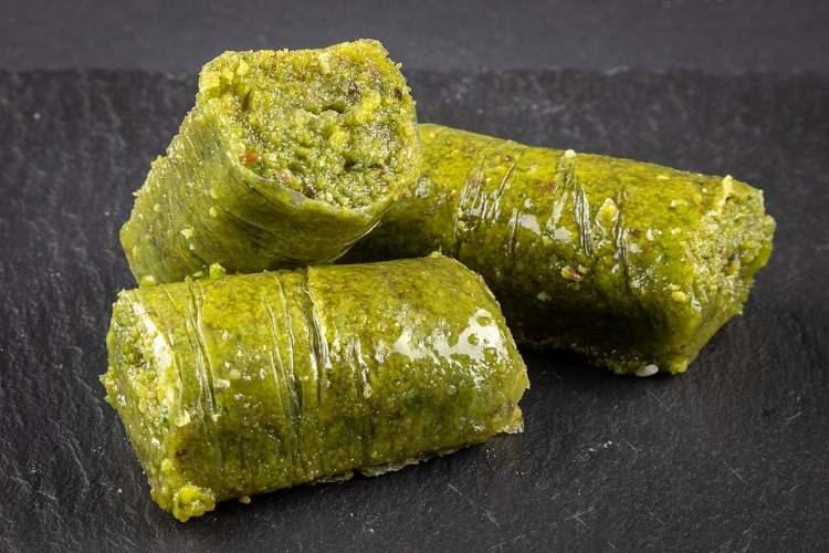 <p><span style="color:#B22222"><strong>7. FISTIKLI SARMA</strong></span></p>
