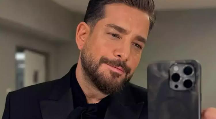 <p><span style="color:#B22222"><em><strong>Enis Arıkan, sosyal medyada paylaştığı videoda telefon almak i&ccedil;in biriktirdiği parayla dolandırıldığını anlatan gen&ccedil; bir i&ccedil;erik &uuml;reticisine kayıtsız kalmadı. Arıkan'ın gen&ccedil; i&ccedil;erik &uuml;reticisine telefon hediye g&ouml;ndermesi, sosyal medya kullanıcıları arasında b&uuml;y&uuml;k ilgi g&ouml;rd&uuml;.</strong></em></span></p>
