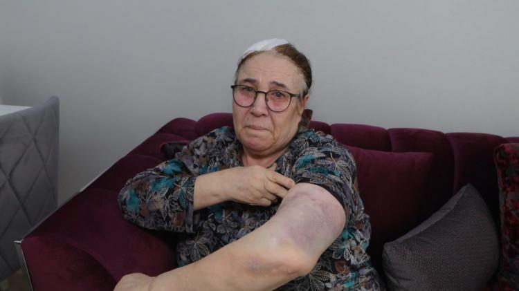 <p>İstanbul Esenyurt'ta yaklaşık 1 yıldır komşuları tarafından tehdit edildiğini &ouml;ne s&uuml;ren İsmet Altay (63) ve Hatice Altay (66), sokak ortasında sopayla darbedildi. <strong><em>Aileleri hakkında &ccedil;eşitli dedikodular &ccedil;ıkarıldığını da iddia eden &ccedil;iftin darbedildiği anlar g&uuml;venlik kameralarına yansıdı.</em></strong></p>
