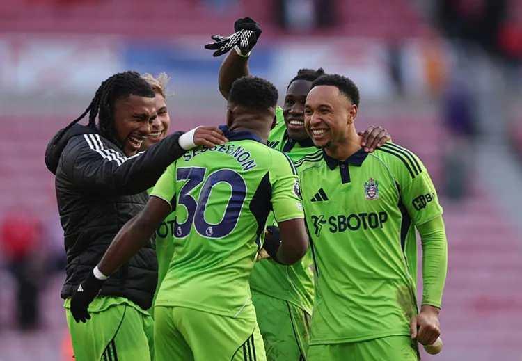 <p>23. FULHAM - 180 MİLYON EURO</p>
