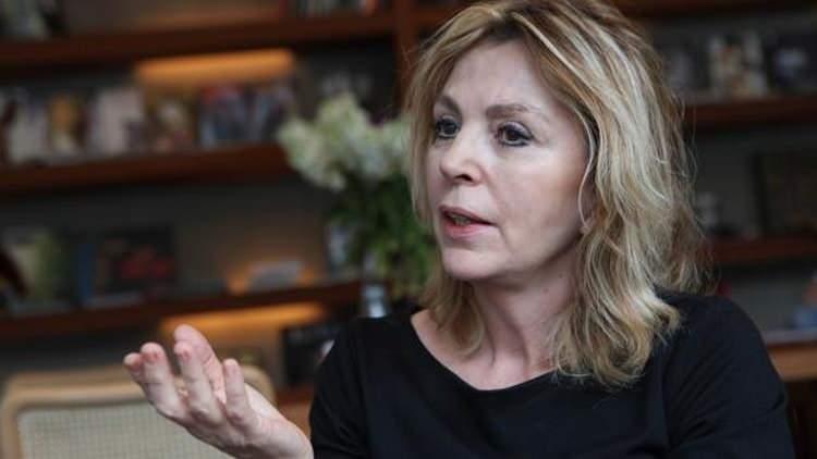 <p><strong>Yeni projelere her zaman sıcak baktığına vurgu yapan Soygazi, "Tabi ki istiyorum. Ben oyuncuyum. Ama se&ccedil;ici oluyorum. Senaryo iyi olmalı ki s&uuml;rekliliği olsun." diye konuştu.</strong></p>
