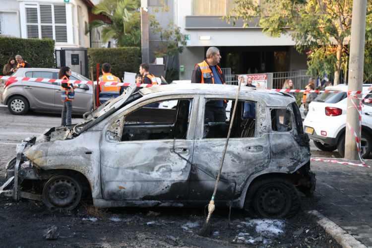 <p><span style="color:#B22222"><strong>&Ouml;L&Uuml; SAYISI GİZLENİYOR</strong></span></p>

<p>&ldquo;Bir olay olduğunda nerenin vurulduğunu bile tam olarak bilmiyoruz. Olay yerine gitmemiz gerekiyor ama nokta atışı yer s&ouml;ylenmiyor. Ertesi sabah ulaştığımızda bize &lsquo;sadece bir &ouml;l&uuml; var&rsquo; deniyor. Ama yerel halk, d&ouml;rt evin yok olduğunu ve kimsenin sağ &ccedil;ıkmadığını s&ouml;yl&uuml;yor. Bu durum, olayın ne kadar b&uuml;y&uuml;k olduğunu g&ouml;steriyor&rdquo; diyen Singh, Tel Aviv&rsquo;in teknoloji sistemleriyle &ouml;v&uuml;nmesinin boş olduğunu da ekledi.</p>
