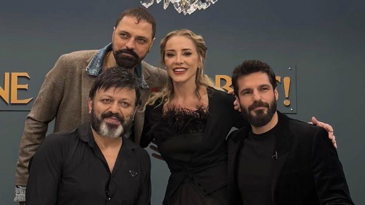 <p><strong>&Uuml;nl&uuml; oyuncu Ertan Saban, birlikte rol aldığı "Mehmed: Fetihler Sultanı" dizisindeki rol arkadaşı Serkan &Ccedil;ayoğlu hakkında yaptığı samimi a&ccedil;ıklamalarla g&uuml;ndem oldu.</strong></p>
