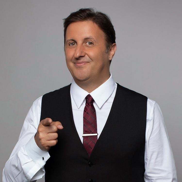 <p><strong>T&uuml;rkiye'ye d&ouml;nd&uuml;klerini a&ccedil;ıklayan &uuml;nl&uuml; oyuncu, ş&ouml;yle konuştu:</strong></p>

<p><strong>"Sabah 09.00 itibarıyla Umman'ın Maskat şehri &uuml;zerinden 18 saat s&uuml;ren yolculuk sonunda evimize d&ouml;nm&uuml;ş bulunuyoruz. Ailem, t&uuml;m tiyatro ekibimiz, hepimiz &ccedil;ok iyiyiz.&nbsp;</strong></p>
