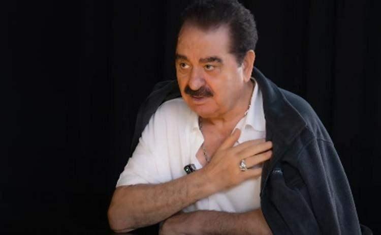 <p><strong>&Uuml;nl&uuml; sanat&ccedil;ı, o d&ouml;nemler i&ccedil;in "Bir g&uuml;n koltukta oturan bir adam birden yerinden kalktı. 'Sus ulan eşek, seni mi dinleyeceğiz.' diye suratıma d&ouml;rt tokat attı. Ve o yediğim tokatlar beni buralara kadar getirdi." ifadelerini kullanmıştı.</strong></p>
