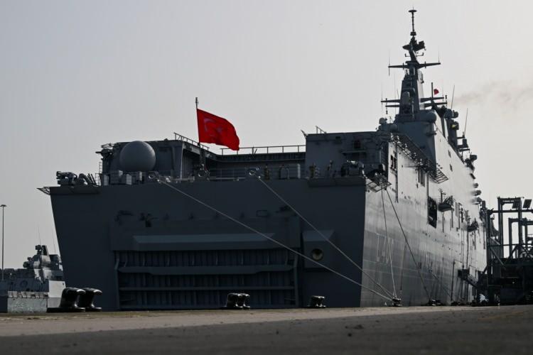 <p>Anadolu T&uuml;rk Deniz G&ouml;rev Kuvveti'nde yer alan TCG Anadolu, TCG Derya, TCG İstanbul ve TCG Oru&ccedil;reis gemileri, Avrupa'nın farklı &uuml;lkelerinde katıldıkları uluslararası tatbikatlar kapsamında İngiltere'nin g&uuml;neyindeki Southampton Limanı'na geldi.</p>
