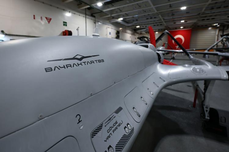 <p>T&uuml;rkiye ile İngiltere arasındaki stratejik ortaklığın Avrupa&rsquo;nın g&uuml;venliği a&ccedil;ısından &ouml;nem taşıdığını vurgulayan Ertaş, son d&ouml;nemde imzalanan Eurofighter Typhoon tedarik anlaşmasının iki &uuml;lkenin savunma işbirliğini daha da g&uuml;&ccedil;lendireceğini kaydetti.</p>

<p>&nbsp;</p>
