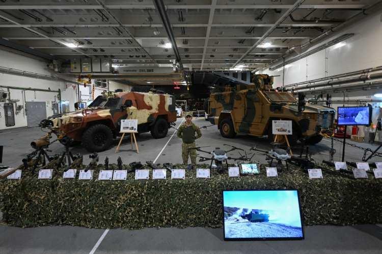 <p><span style="color:#B22222"><strong>"SİSTEMLERİMİZİN Y&Uuml;ZDE 80'İNDEN FAZLASI &Uuml;LKEMİZDE &Uuml;RETİLİYOR"</strong></span></p>

<p>T&uuml;mamiral Bilican da "Bug&uuml;n T&uuml;rk savunma sanayisinin g&uuml;&ccedil;l&uuml; uzmanlık, inovasyon ve kararlılığını en iyi şekilde g&ouml;rme fırsatı bulduk. T&uuml;rkiye, sadece NATO'nun değil d&uuml;nyanın da &ouml;nemli teknoloji partnerlerinden biri haline geldi. Bug&uuml;n deniz kuvvetleri ve insansız hava ara&ccedil;ları sistemlerimizin y&uuml;zde 80'inden fazlası &uuml;lkemizde &uuml;retiliyor. Bu durum, NATO'ya da b&uuml;y&uuml;k katkı sunmamızı sağlıyor." diye konuştu.</p>
