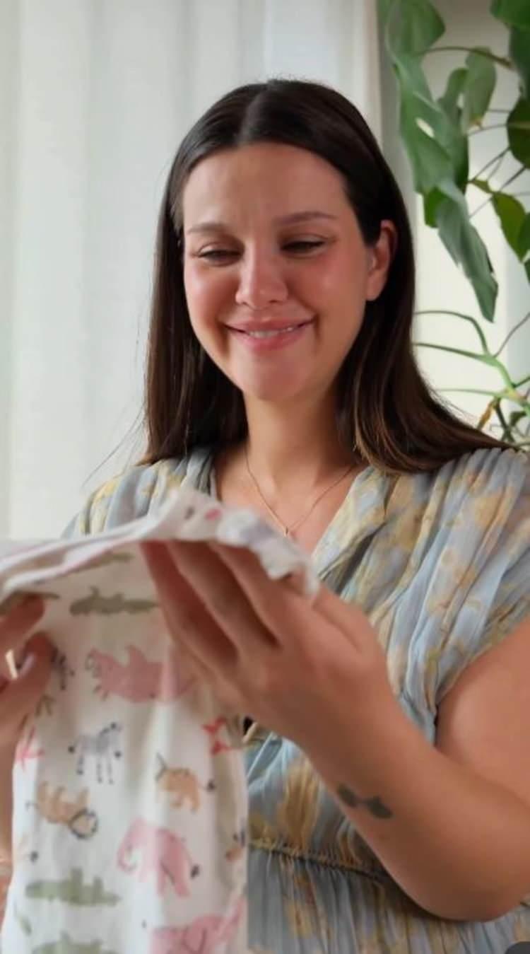 <p><strong>Minik kızıyla ge&ccedil;irdiği keyifli anları sık sık sosyal medya hesabından paylaşan &uuml;nl&uuml; oyuncu, yeni kareler yayınladı.</strong></p>
