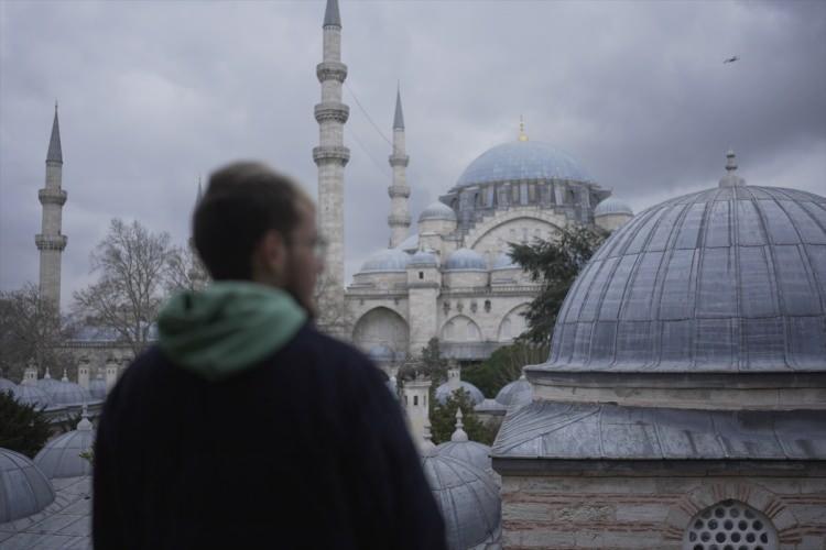 İspanyol gen&ccedil;, Filistin direnişinden etkilenip M&uuml;sl&uuml;man oldu 