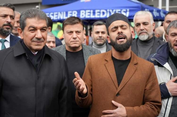 <p><span style="color:#A52A2A"><strong>"HERKESE 'ALLAH' DEDİRTTİ"</strong></span></p>

<p>&nbsp;</p>

<p><em><strong>Oğlum s&ouml;ylediği ilahi ile herkese &lsquo;Allah' dedirtti. Allah herkese benim gibi hayırlı evlat nasip etsin. Televizyonlara &ccedil;ıkıyor, her yere &ccedil;ıkıyor. Meşhur oldu. T&uuml;rkiye'yi gururlandırdı, biz de gururlandık. &Ccedil;ocuğumu g&ouml;r&uuml;nce ağlıyorum, &lsquo;Maşallah' diyorum. Nereden, nereye geldi."</strong></em></p>
