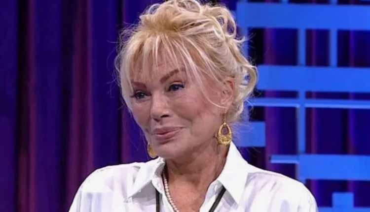 <p><span style="color:#B22222"><strong>SA&Ccedil; GETİRİN BANA</strong></span></p>
