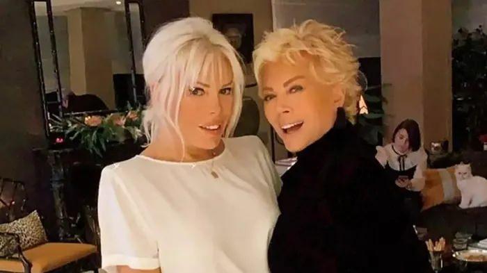 <p><strong>&Uuml;nl&uuml; sanat&ccedil;ı bu s&uuml;re&ccedil;te ablası Ajda Pekkan'dan &ccedil;ok destek g&ouml;rd&uuml;ğ&uuml;n&uuml; s&ouml;yleyerek şu ifadeleri kullandı:</strong></p>
