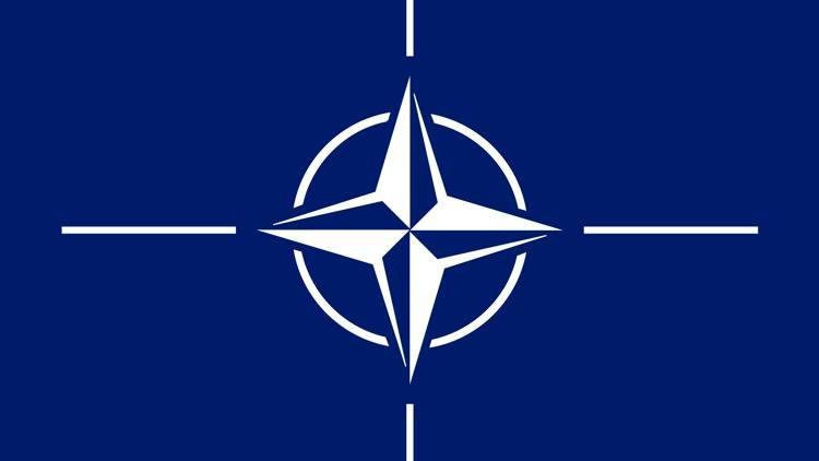 <p>NATO'nun (Kuzey Atlantik Antlaşması &Ouml;rg&uuml;t&uuml;) kuruluş belgesinin en &ouml;nemli par&ccedil;ası olan 5. Madde, "Kolektif Savunma" ilkesini tanımlar. Bu maddeye g&ouml;re; Avrupa veya Kuzey Amerika'daki bir NATO &uuml;yesine y&ouml;nelik ger&ccedil;ekleştirilen silahlı saldırı, t&uuml;m &uuml;ye &uuml;lkelere yapılmış sayılır.</p>
