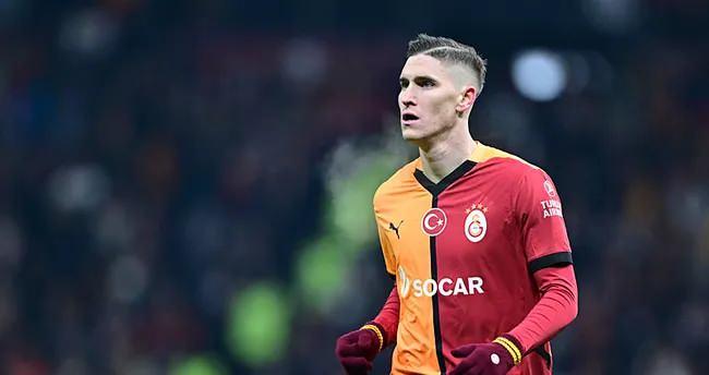 <p>* Rolland Sallai</p>
