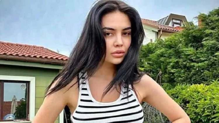 <p><strong>Sosyal medya paylaşımlarıyla sık sık g&uuml;ndem olan Ece Ronay, son olarak T&uuml;rk Silahlı Kuvvetleri'ne (TSK) y&ouml;nelik ifadeleri nedeniyle adli makamların dikkatini &ccedil;ekti ve hakkında soruşturma başlatıldı.</strong></p>
