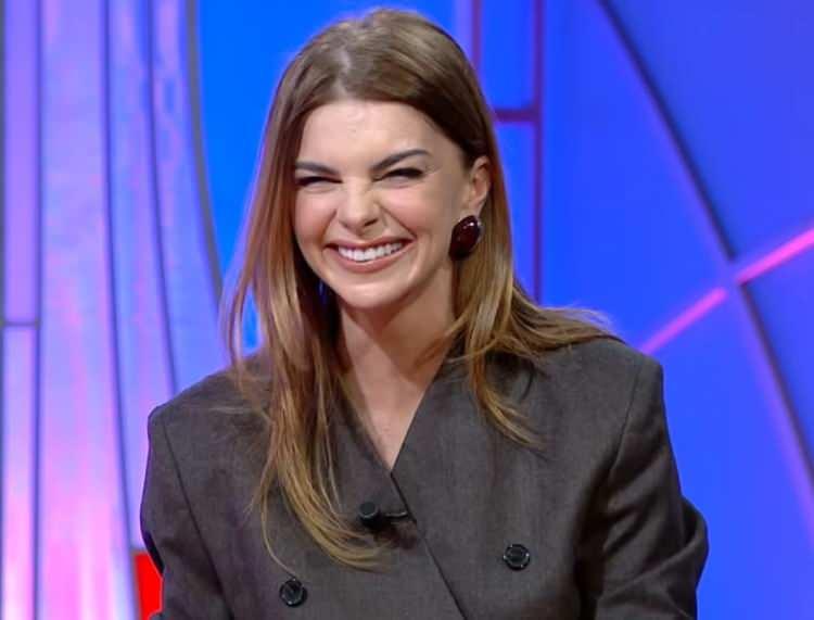 <p><strong>Mutfakta &ccedil;ok keyif aldığını ve yemek yapmayı &ccedil;ok sevdiğini s&ouml;yleyen Karahan '&Ouml;zel bir tarifin var mı?' sorusuna verdiği cevapla başta Ceyda D&uuml;venci olmak &uuml;zere herkesi şaşkına &ccedil;evirdi.</strong></p>
