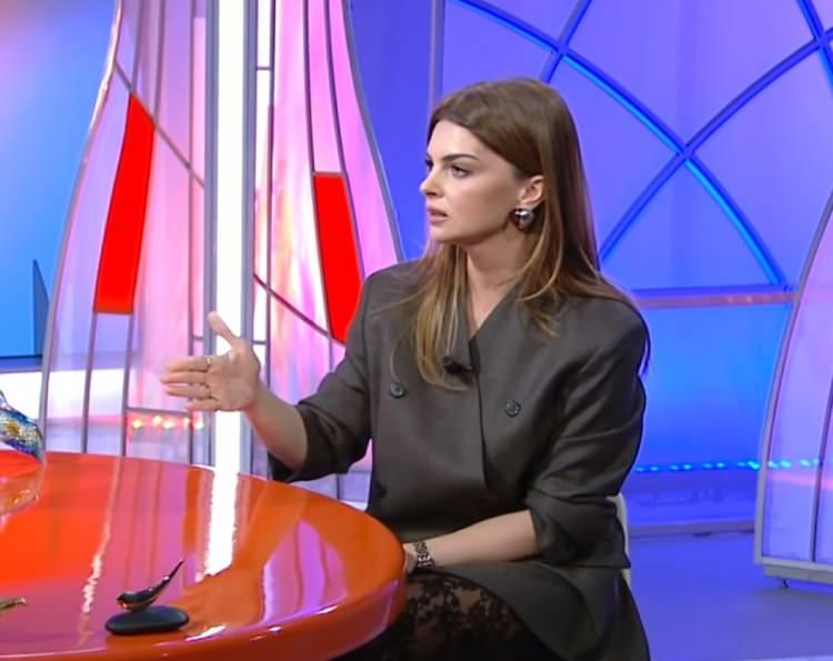 <p><span style="color:#B22222"><strong>KAŞAR, KAHVE VE BAL...</strong></span></p>
