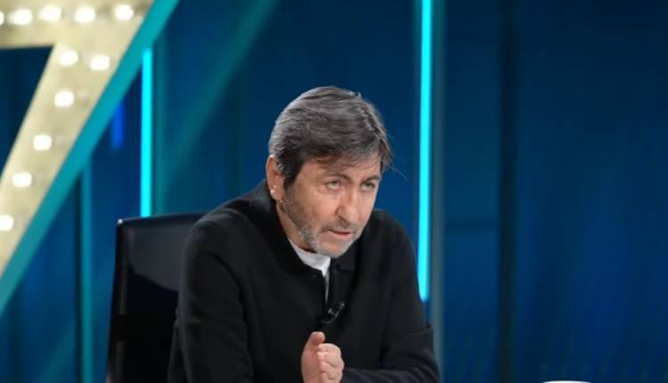 <p>Dilmen, m&uuml;cadelenin 74&rsquo;&uuml;nc&uuml; dakikasında milli yıldızın kenara alınmasıyla ilgili ş&ouml;yle konuştu:</p>
