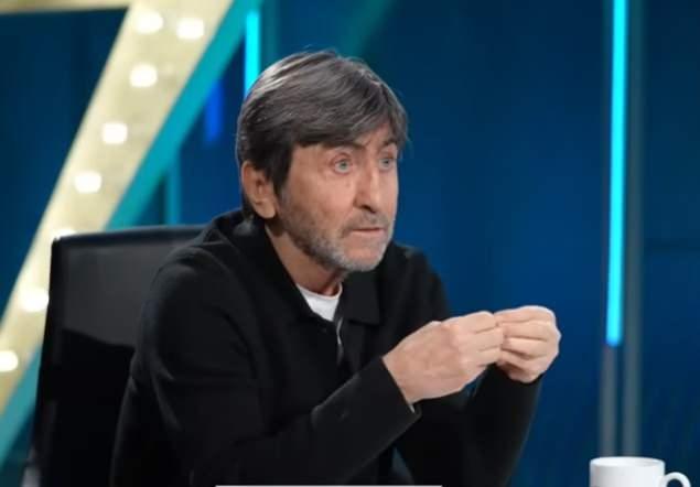 <p><strong>3 tane merkez orta saha oyuncusuyla 1-0 geride oynanmaz.</strong></p>
