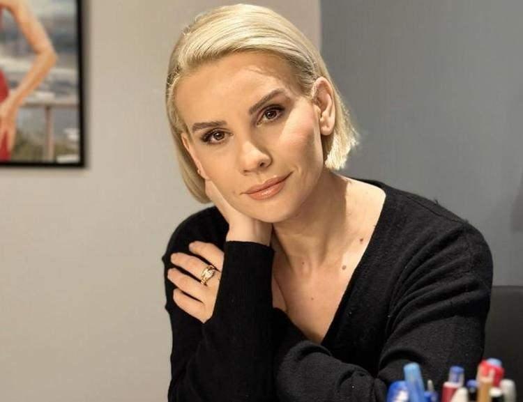 <p><strong>Hafta i&ccedil;i her g&uuml;n ATV ekranlarında "Esra Erol'da programıyla izleyenlerle buluşan &uuml;nl&uuml; sunucu Esra Erol, canlı yayın &ouml;ncesi yaşadığı talihsiz bir olayla g&uuml;ndeme geldi.</strong></p>
