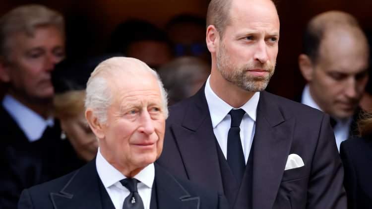 <p><strong>Kanser tedavisine rağmen tahtta kalmaya ve kamu g&ouml;revlerine devam eden Kral Charles, i&ccedil;eriden gelen bilgilere g&ouml;re baba oğıl iki ayrı y&ouml;netim oluşturmuş.</strong></p>
