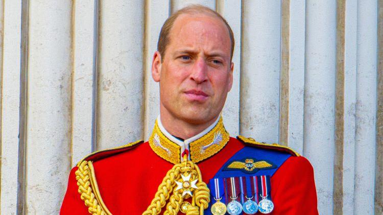 <p><strong>Kraliyet uzmanları William'ın babasından ayrı işletmeye başladığı sistem i&ccedil;in <em><span style="color:#800080">"Bu ayrılık kasıtlıdır. Bir g&uuml;n h&uuml;k&uuml;mdar rol&uuml;ne adım atacaksa, bir sistemi miras alamayacağını, kendi &ccedil;alışma bi&ccedil;imini &ouml;nceden şekillendirmesi gerektiğini d&uuml;ş&uuml;n&uuml;yor"</span></em>&nbsp;dedi.</strong></p>

<p>&nbsp;</p>
