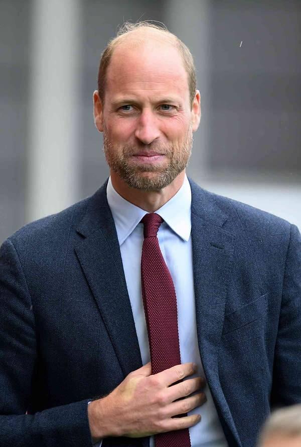 <p><strong>Aslında William &ccedil;oktan kendini kral ilan etmiş. Yakında devralacağı taht i&ccedil;in şimdiden tahtın sahibi ve &uuml;lkenin kralı gibi bir tutum sergilediği iddia edildi.</strong></p>
